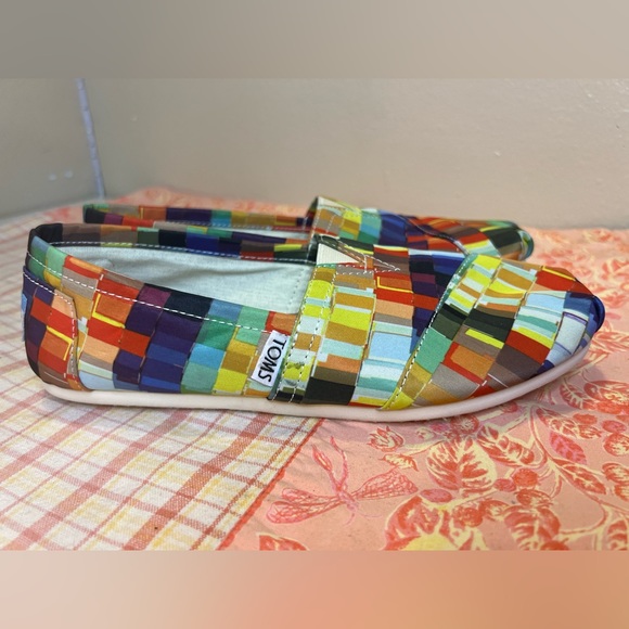 Toms Rainbow Pride Multicolor Geometric Slip On Flats Womens Size 7 Colorful! - Picture 4 of 8